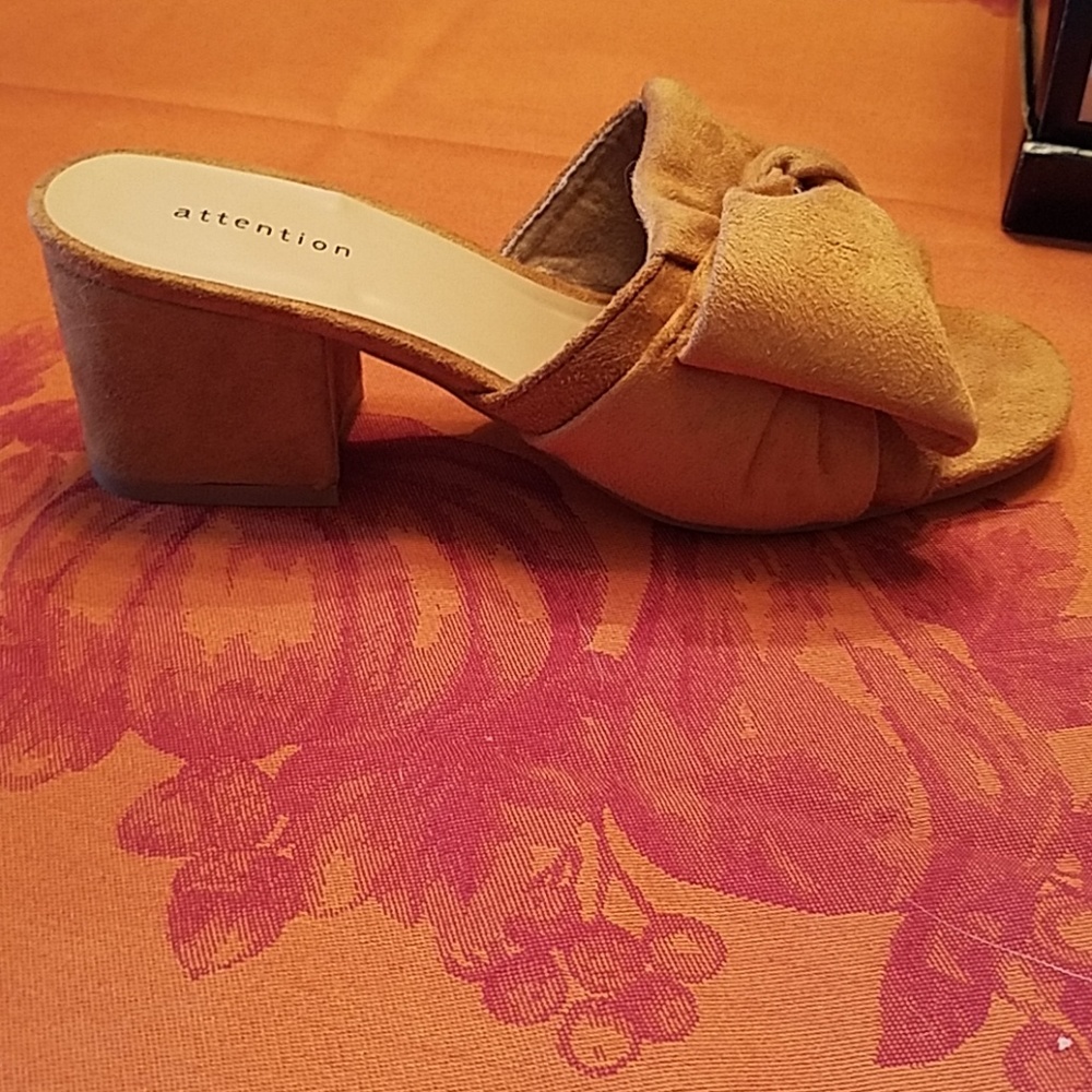 Nwt: super beautiful suede heels extremely gorg👡 - Picture 3 of 6